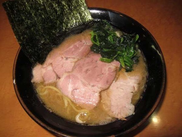 「ラーメン並　700円＋チャーシュー　250円」@横浜らーめん 寿三家の写真