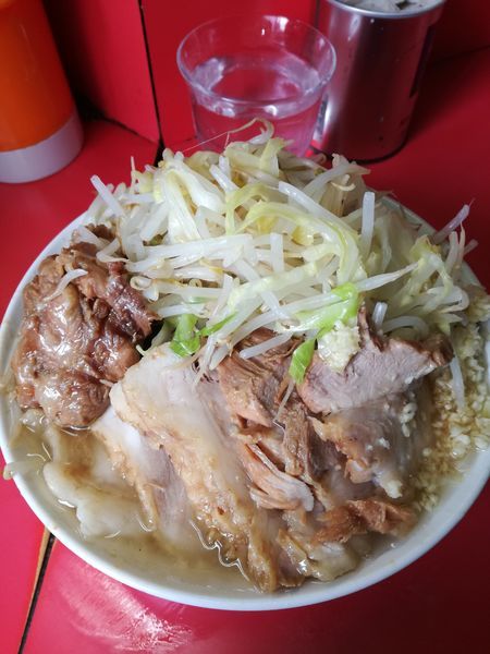 「ぶた入りラーメン：700円」@ラーメン二郎 三田本店の写真