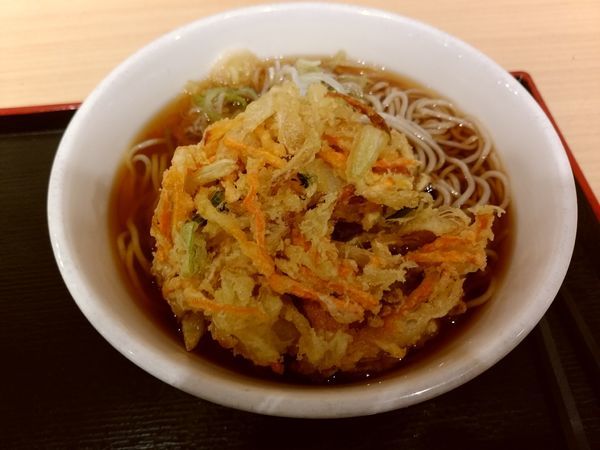 「かき揚げそば430円」@いろり庵きらく 宇都宮新幹線口店の写真