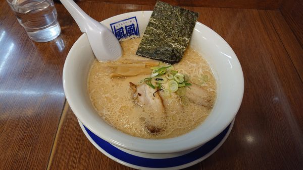 「とんこつラーメン700」@風々ラーメン 下赤塚店の写真