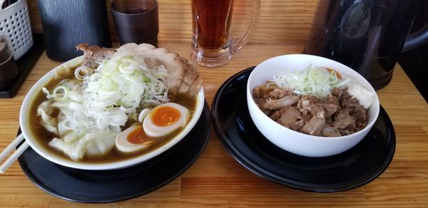 「限定　カレーワンタン麺、チャーシュー、ミニほぐし丼」@麺屋 とん嬉の写真