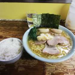 チャーシューメン大盛り&ほうれん草＋ライス