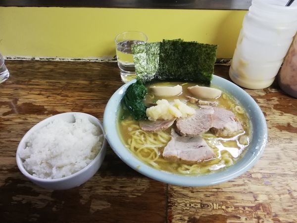 「チャーシューメン大盛り&ほうれん草＋ライス」@まこと家の写真