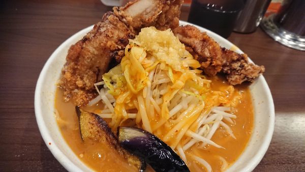 「あんかけDX(中盛無料)」@旨辛ラーメン 表裏 水道橋店の写真