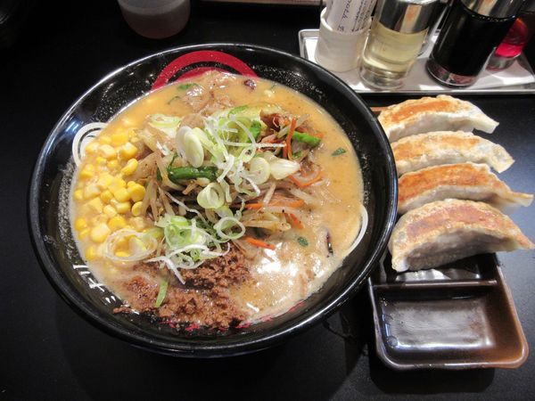 「味噌タンメン（８４２円）＋餃子４３２円」@茨城タンメン カミナリの写真