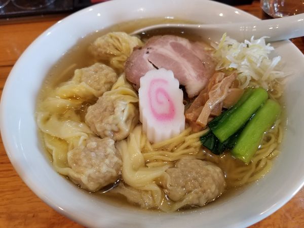 「ワンタン中華そば塩750円大盛100円」@中華そば ファミリアの写真