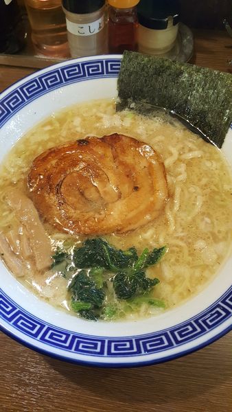 「とんこつしょうゆラーメン」@らー麺にしかわの写真