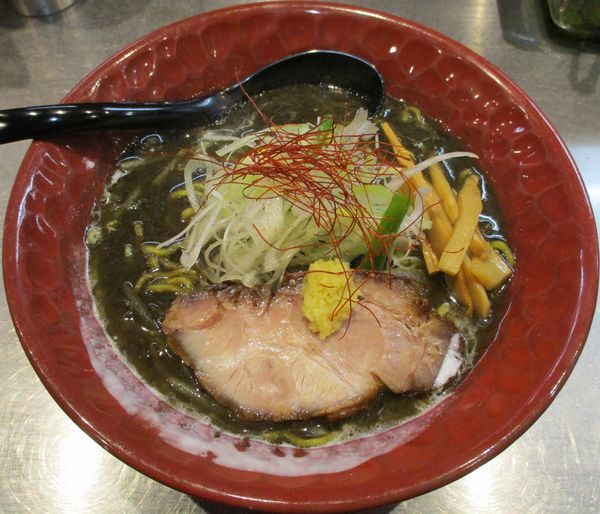 「黒味噌らーめん　500円※オープン記念価格　通常790円」@初代けいすけ 本駒込店の写真