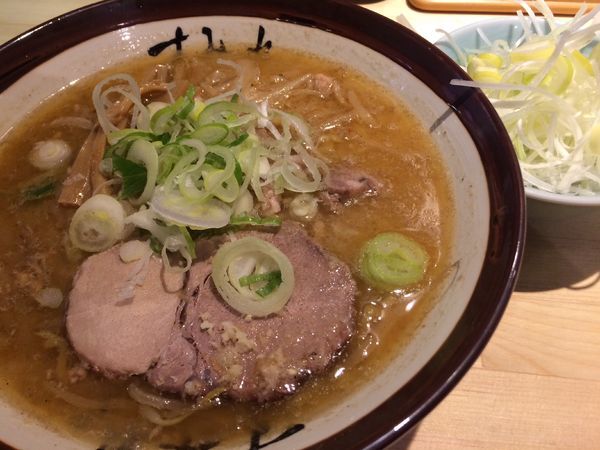 「味噌ラーメン¥900、白髪ねぎ¥120」@すみれ 横浜店の写真
