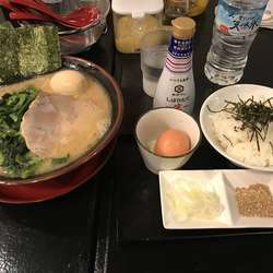 ラーメン、卵かけご飯