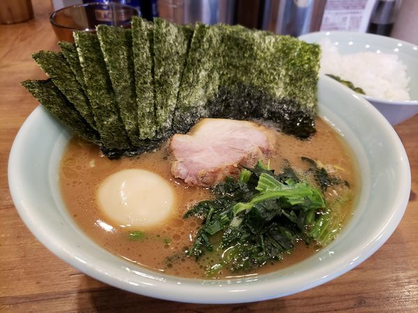 「のり玉　コイメカタメ　ライス無料」@横浜家系ラーメン 武虎家 目黒西小山店の写真