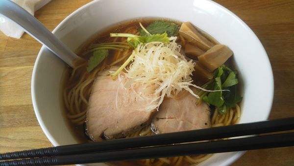 「醤油らーめん+大盛」@湖麺屋 Reel Cafeの写真