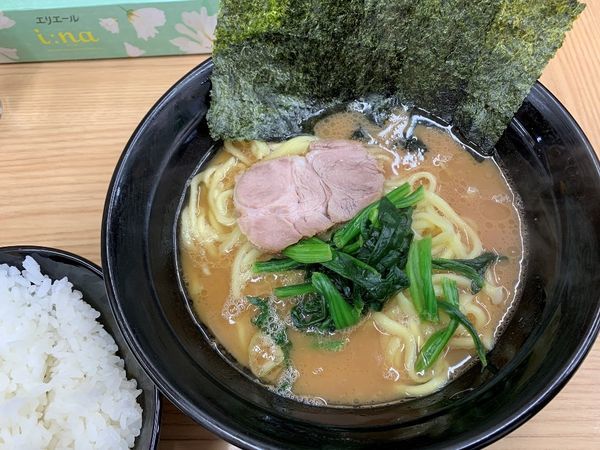 「ラーメン並＋サービスライス」@横浜ラーメン 武蔵家 御茶ノ水店の写真