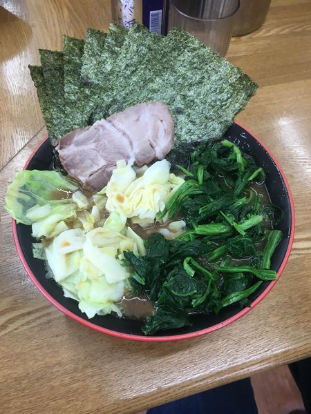 「ラーメン700円 のり、ほうれんそう、キャベツ」@麺家 紫極の写真