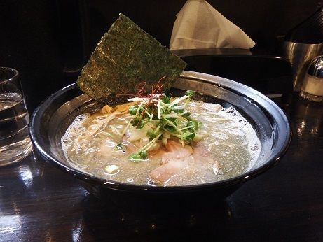 「にぼし塩らーめん」@麺や 笑 ～Sho～の写真