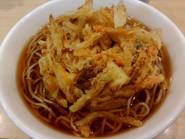 「かき揚げそば430円」@いろり庵きらく 戸塚店の写真