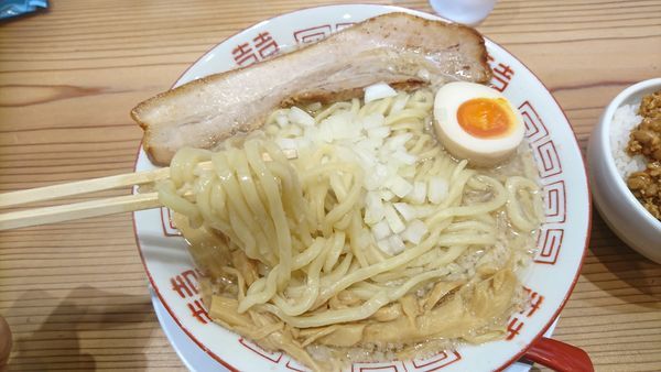 「背油中華そば 大盛」@新潟発祥 なおじ 足立六町店の写真