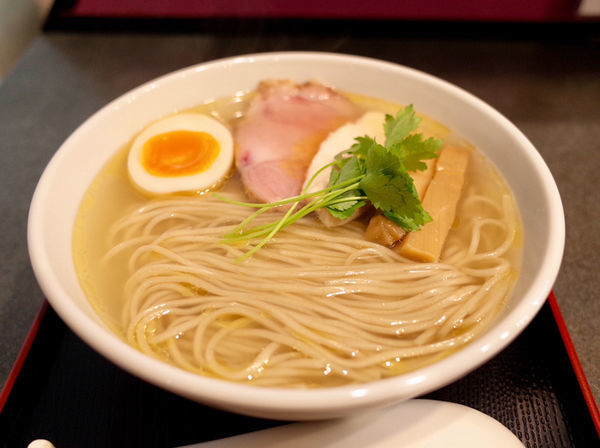 「丸鶏塩らぁ麺…850円」@らぁ麺 幸跳の写真