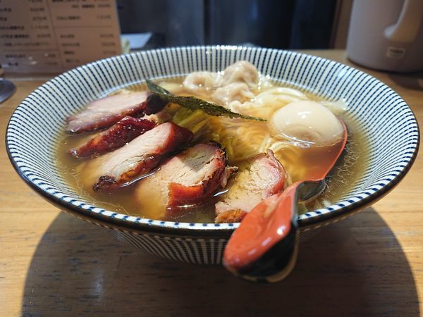 「わんたん焼豚そば(しょうゆ)＋味付け玉子」@支那そば なかじまの写真