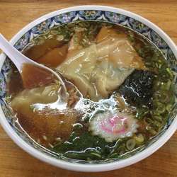 ワンタン麺(800¥)