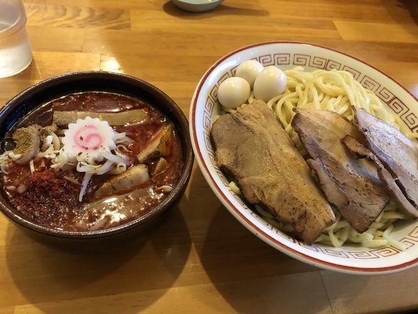 「辛つけ麺大盛 チャーシュー うずら」@泪橋 溝の口店の写真