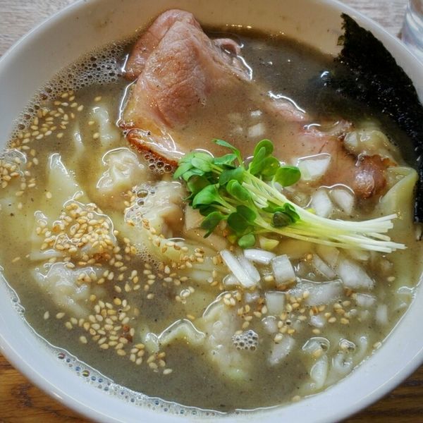 「煮干しワンタン麺　８５０円」@中華そば JUN-CHANの写真