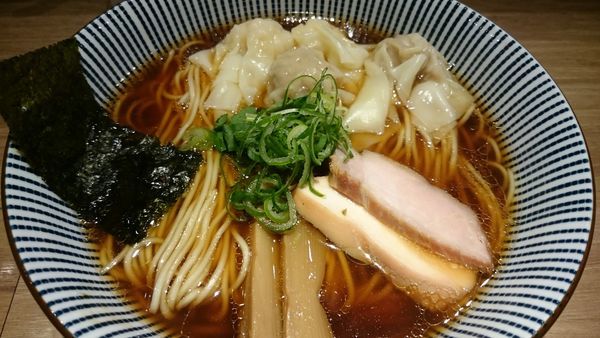 「黒旨にこにこワンタン麺（900円）」@中華soba いそべの写真