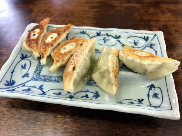 「餃子　300円」@冨士久食堂の写真