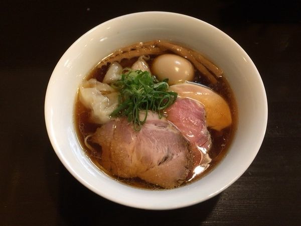 「特製醤油らぁ麺」@らぁ麺 すぎ本の写真