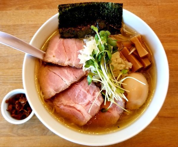 「特製塩ラーメン大盛」@湖麺屋 Reel Cafeの写真