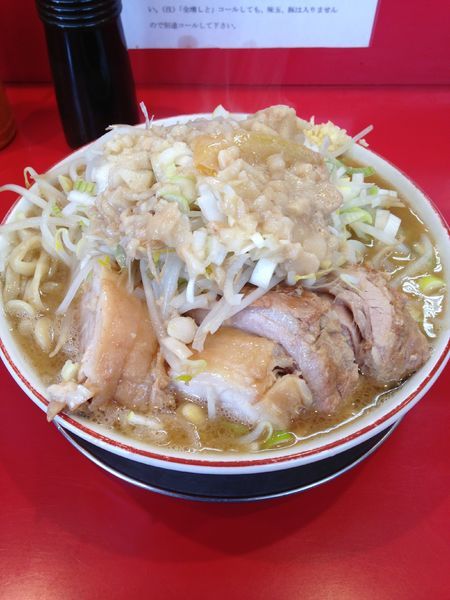 「ラーメン 中盛り780円 豚2枚増し」@ジャンプの写真