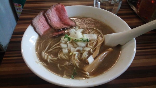 「牛骨煮干しラーメン（980円）」@RAMEN DINING JinGuの写真