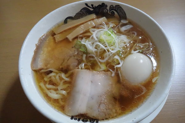 「淡麗醤油小チャーシュー＋半熟味玉」@食堂 はせ川の写真