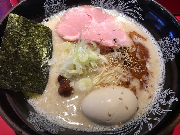 「豚骨ラーメン 750円+替玉100円」@らーめん・つけめん こてんぱんの写真