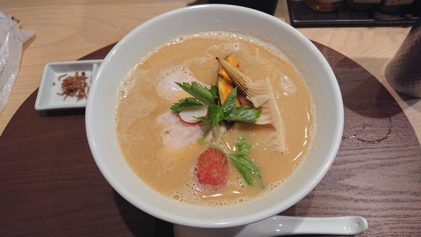 「鶏白湯醤油SOBA 1000円」@銀座 篝 本店の写真