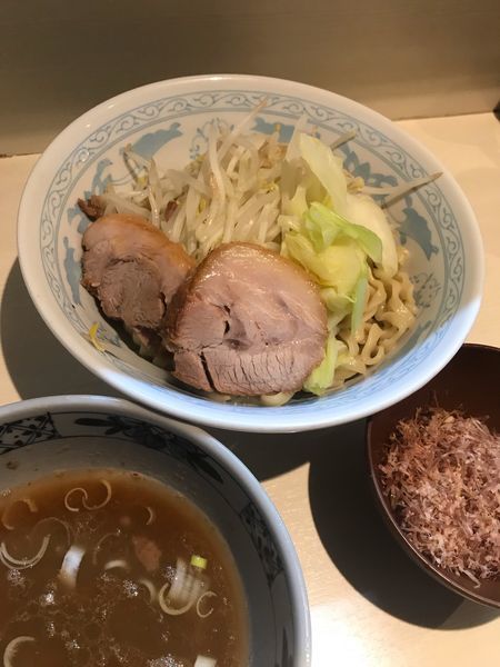 「塩つけ麺 熱盛 アブラ 削り節」@らーめん 陸 尾山台店の写真