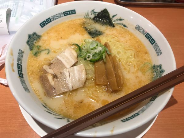 「とんこつラーメン【440円】*大盛り無料」@日高屋 雪が谷大塚南口店の写真