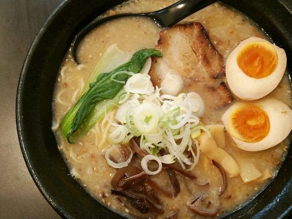 「醤油らぁめん＋味付玉子」@麺屋 笹苑の写真