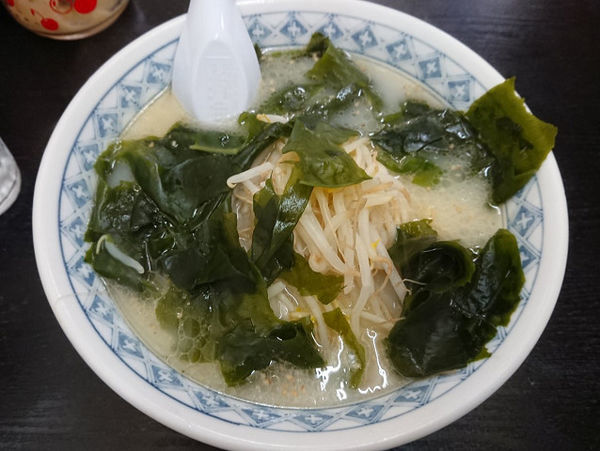 「塩ラーメン+わかめ」@九州ラーメン 桜島 東町店の写真
