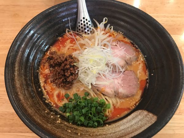 「白ゴマ担々麺 大盛920円」@麺屋 万年青の写真