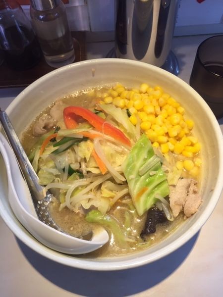 「タンメン（醤油・大盛無料）780円背脂150円・コーン50円」@湯麺 大八の写真