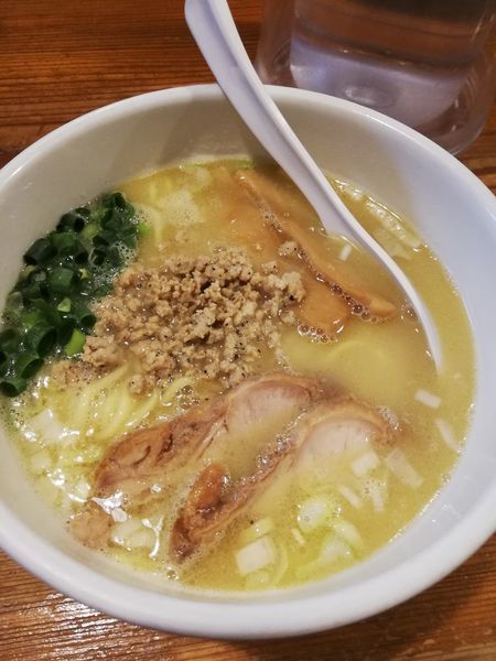 「白湯らーめん」@鶏の穴の写真
