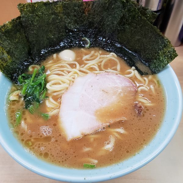 「中ラーメン海苔増し」@壱六家 大船店の写真