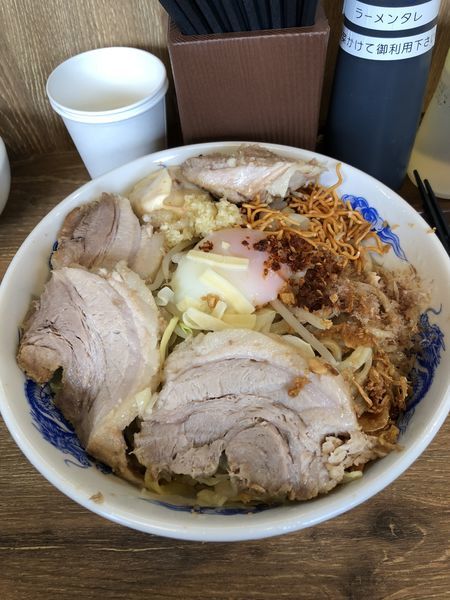 「まぜそば、麺倍盛、全増し、豚増し3枚」@ジャンクガレッジ 熊谷店の写真