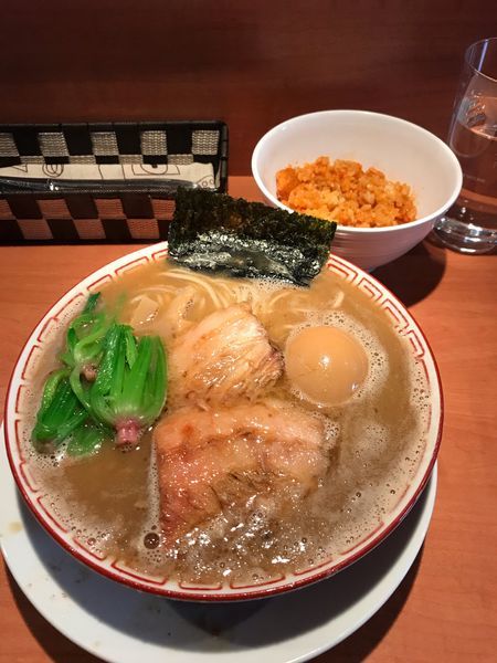 「ショウガしょうゆラーメン&チキンライス」@食堂酒場 Graciaの写真