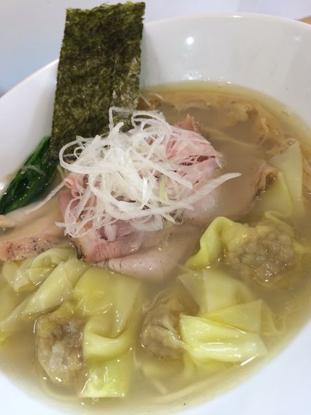 「貝出汁潮ラーメンワンタン入り」@麺屋BISQの写真