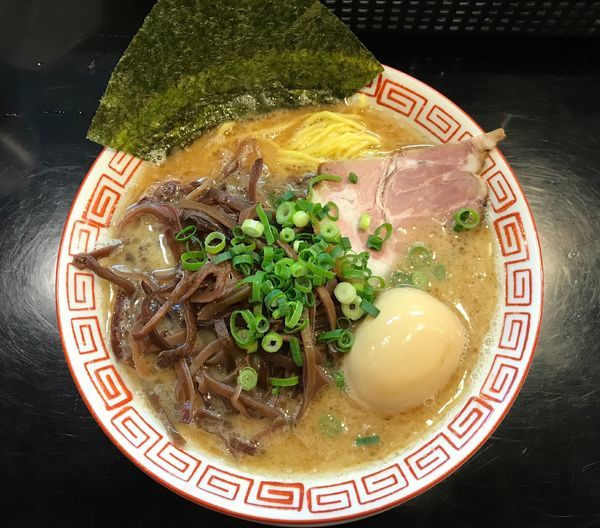「魚介豚骨ラーメン＋キクラゲ」@博多長浜らーめん 六角堂の写真