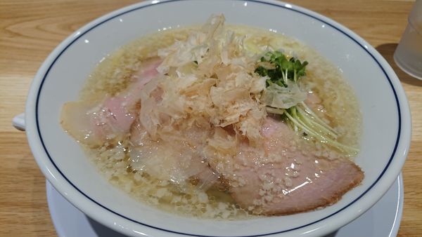 「塩らーめん 750円」@らーめん鱗 難波店の写真
