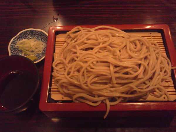 「もりそば（ふるまいセット内）」@蕎麦・ダイニング・バー 煮物や 艶の写真