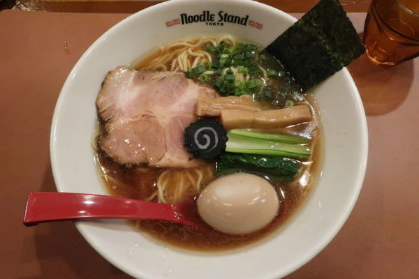 「味玉KUROSHIO煮干しラーメン（醤油） 950円」@Noodle Stand Tokyoの写真